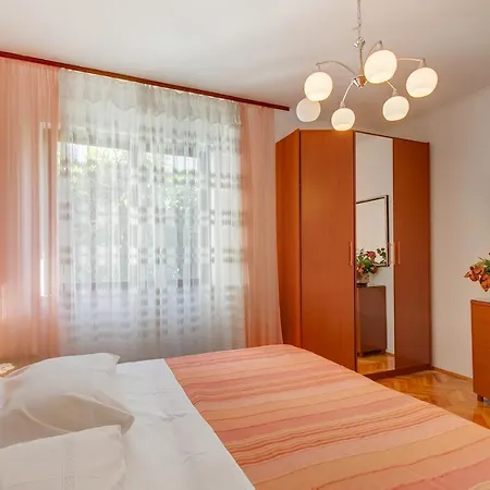 With A Parking Space شقة *